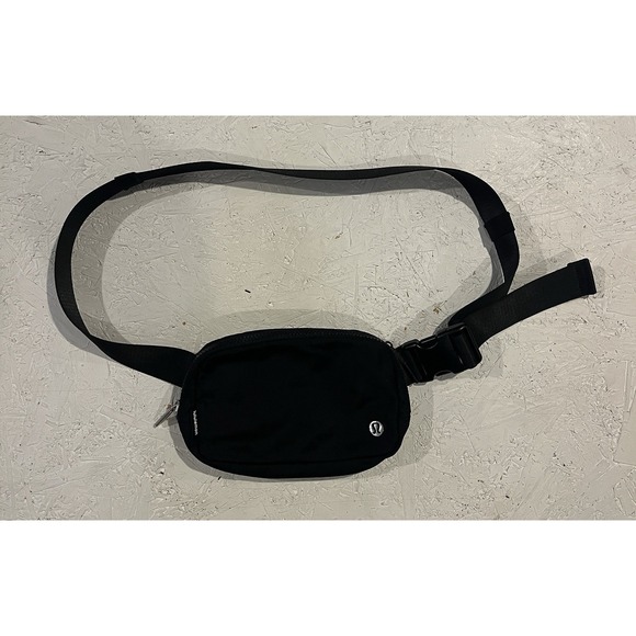 Unisex LULULEMON Black Everywhere Belt Bag 1L Fanny Pack OS Crossbody Strap - Picture 1 of 9